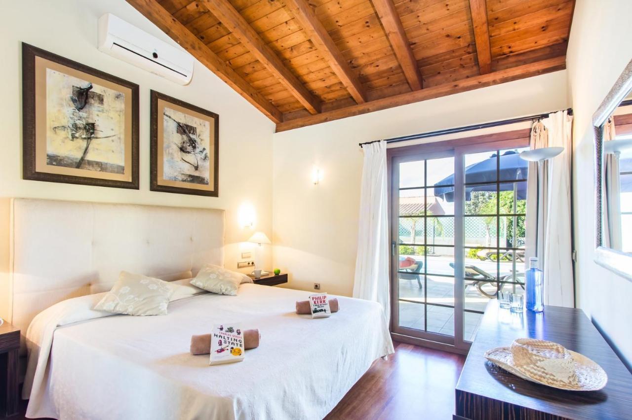 Villa Ducales By Villa Plus คอร์ราเลโฮ ภายนอก รูปภาพ