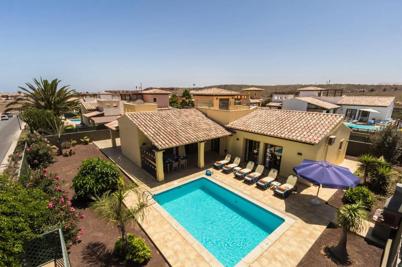 Villa Ducales By Villa Plus คอร์ราเลโฮ ภายนอก รูปภาพ